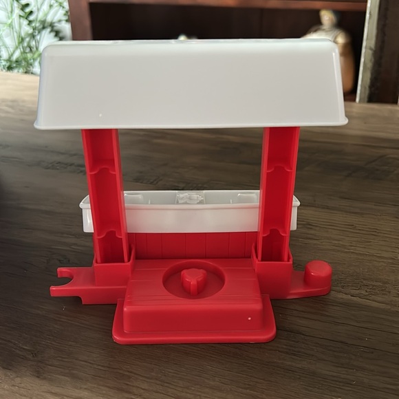 2012 FISHER-PRICE LITTLE PEOPLE GARDEN STAND - Picture 2 of 2